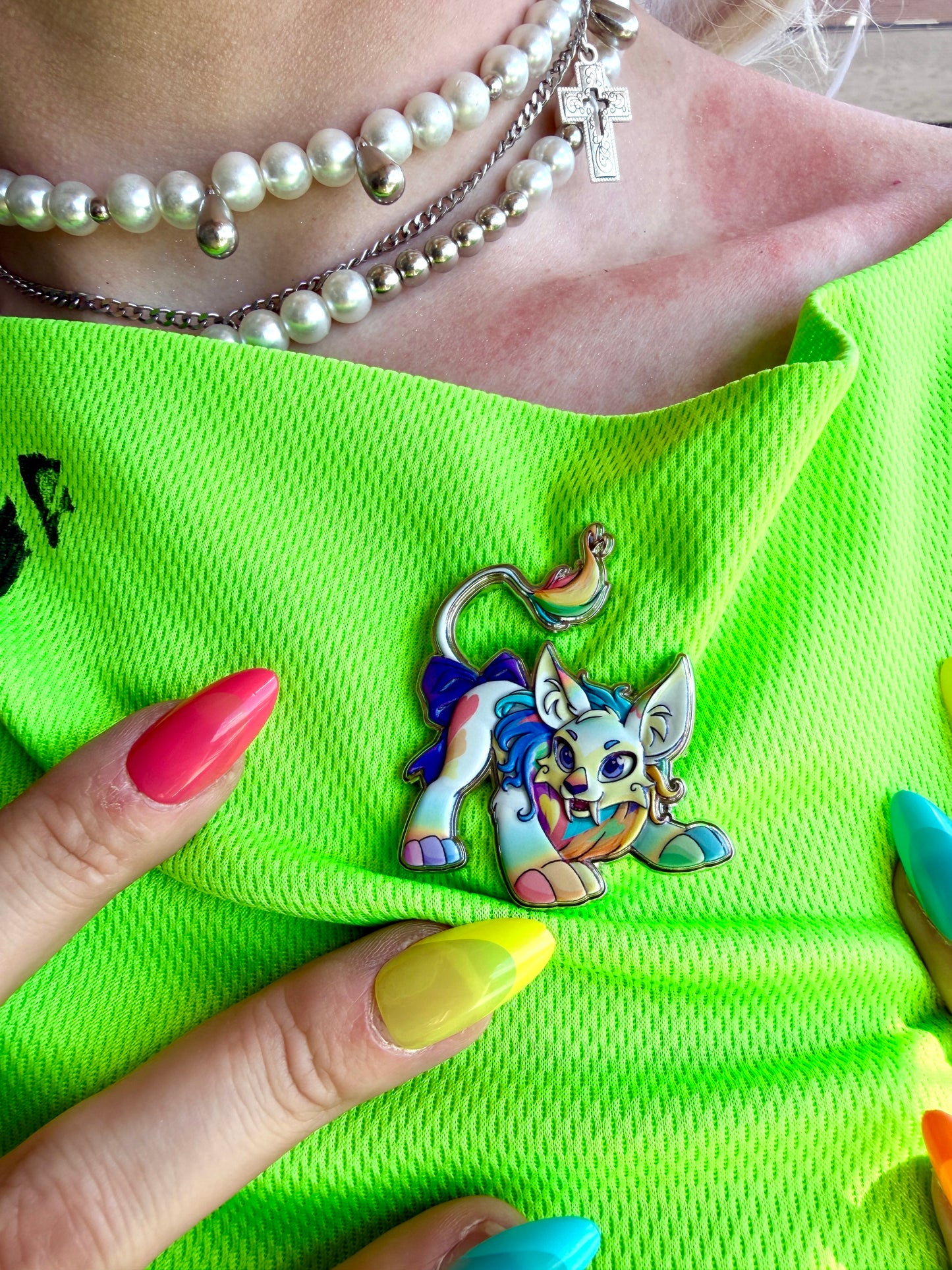 Prismatic Varwolf Pride Pin, Neopets