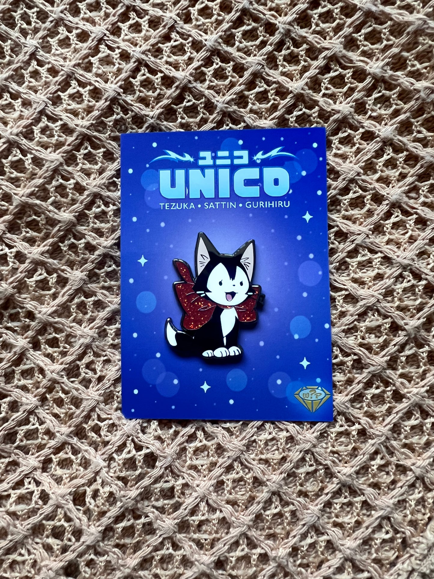 Chloe Pin, Unico